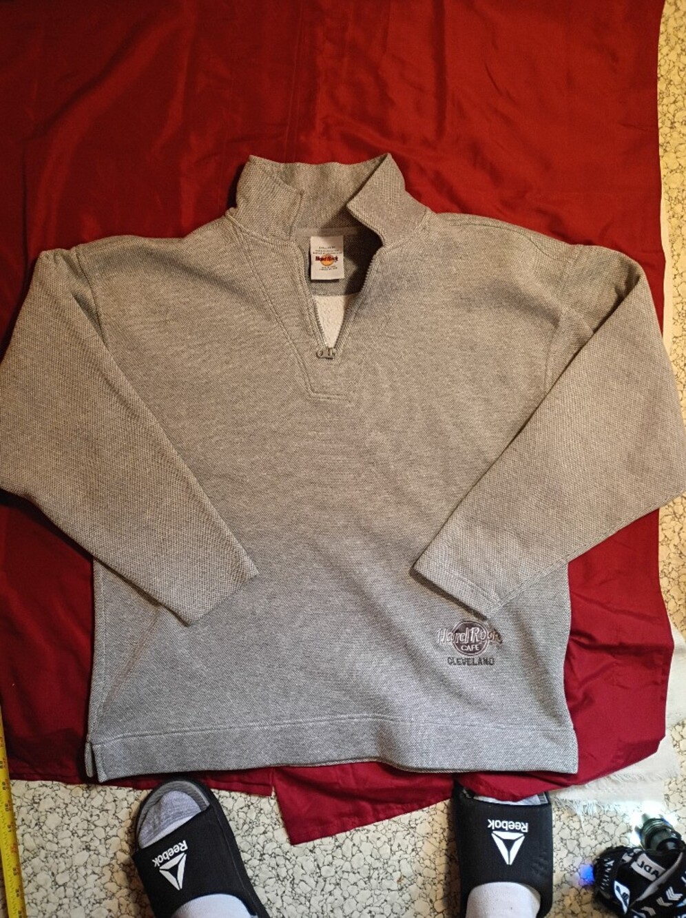 Hard Rock Cafe Cleveland Men's Gray Pullover Sweater
